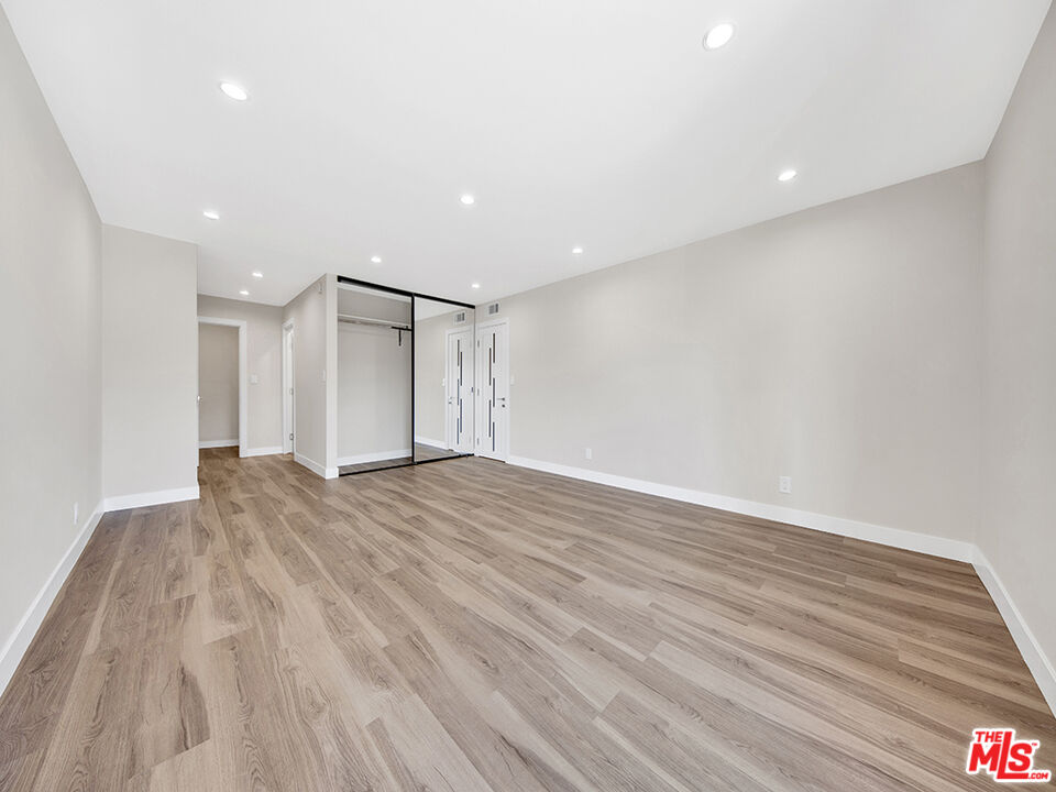 1325 Valley View Road, Unit 201 Glendale, CA 91202 - Photo 21 of 36