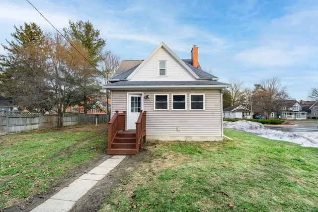 $329,000 | 218 South Oliver Street, Charlotte, MI 48813