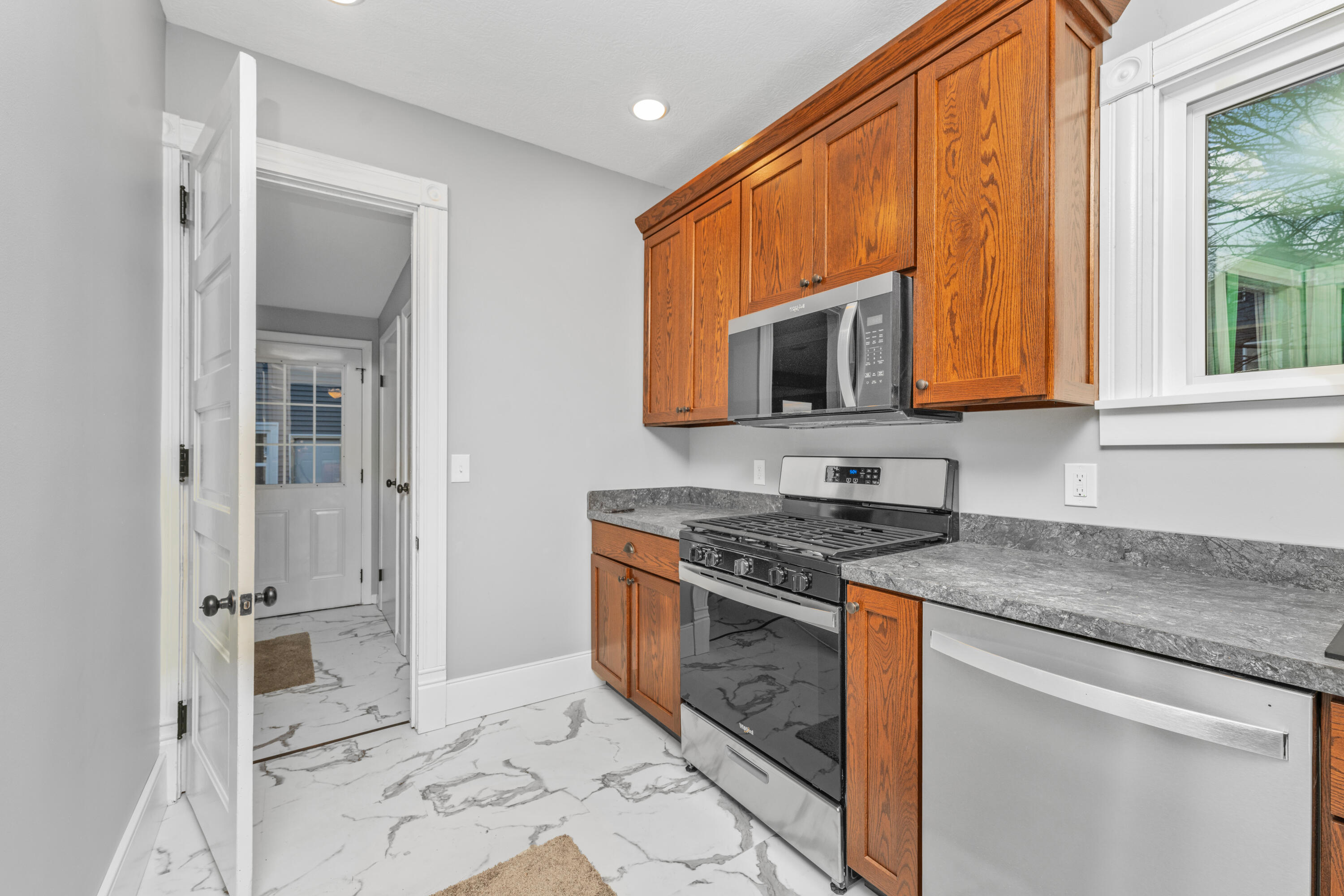 218 South Oliver Street Charlotte, MI 48813 - Photo 10 of 33 DSC02017(1)