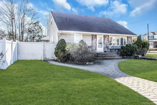 $940,000 | 2864 Wilson Avenue, Bellmore, NY 11710