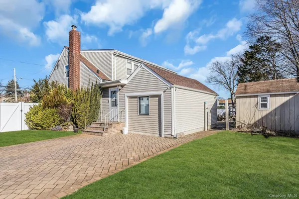 $940,000 | 2864 Wilson Avenue, Bellmore, NY 11710