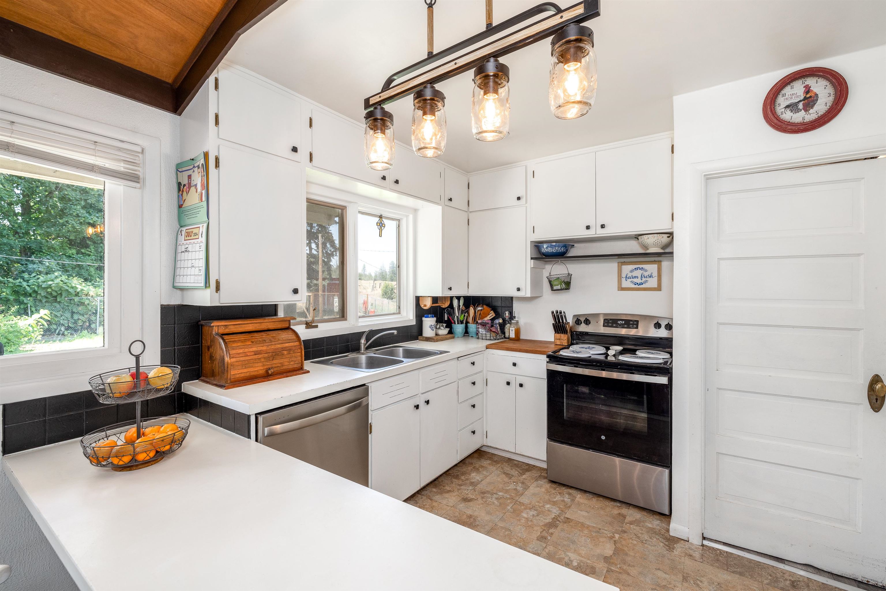 2027 North Old Trails Road Spokane, WA 99224 - Photo 4 of 43 Gallery Image 4
