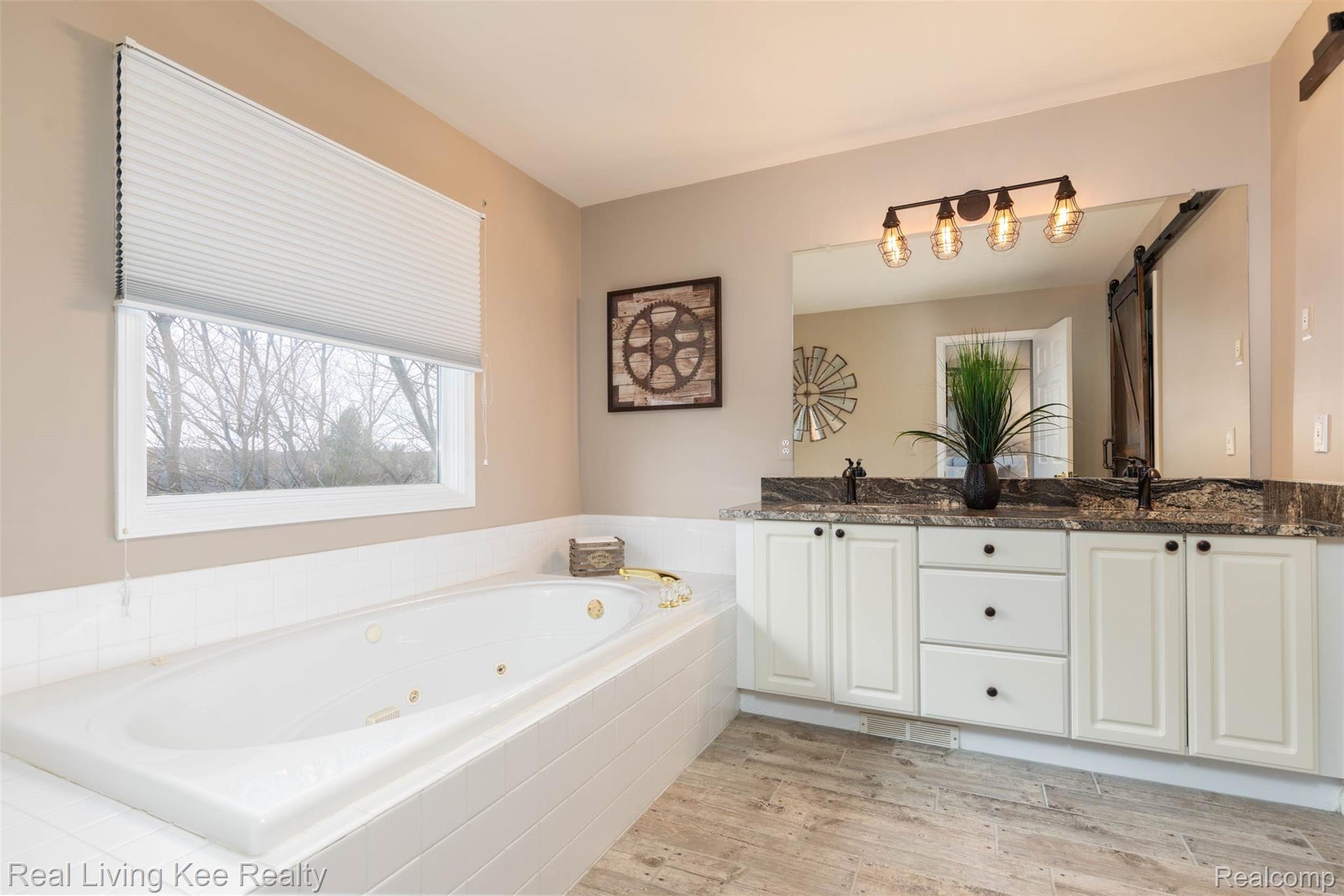 4234 Bold Meadows Rochester, MI 48306 - Photo 21 of 44 4234 Bold Meadows-17.jpg