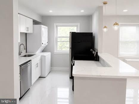 4258 Buckman Road, Unit 38 Alexandria, VA 22309 - Photo 5 of 7 Sleek modern kitchen with bright finishes.