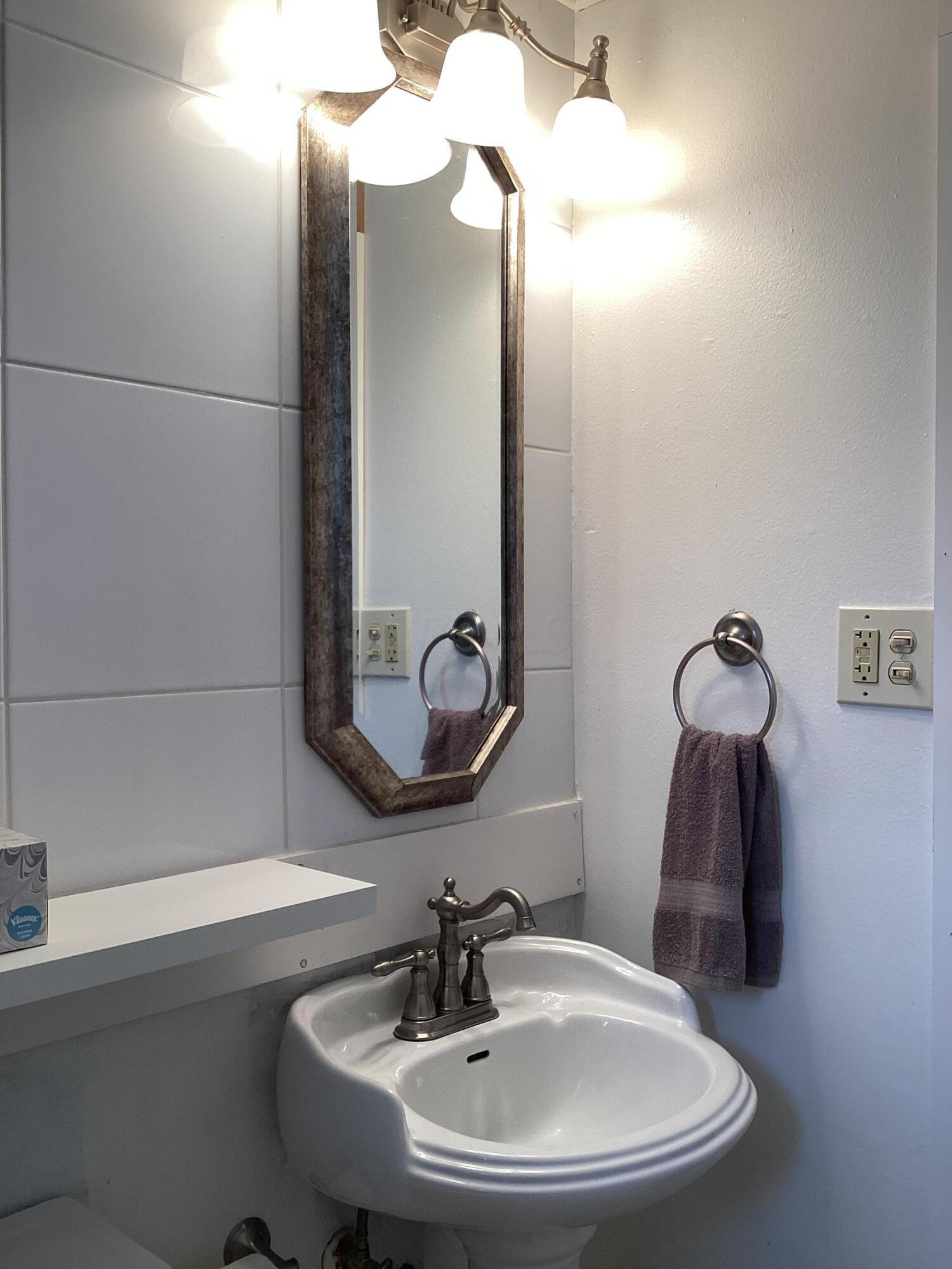 3924 Lexmont Road South Columbus, OH 43228 - Photo 12 of 28 Bathroom