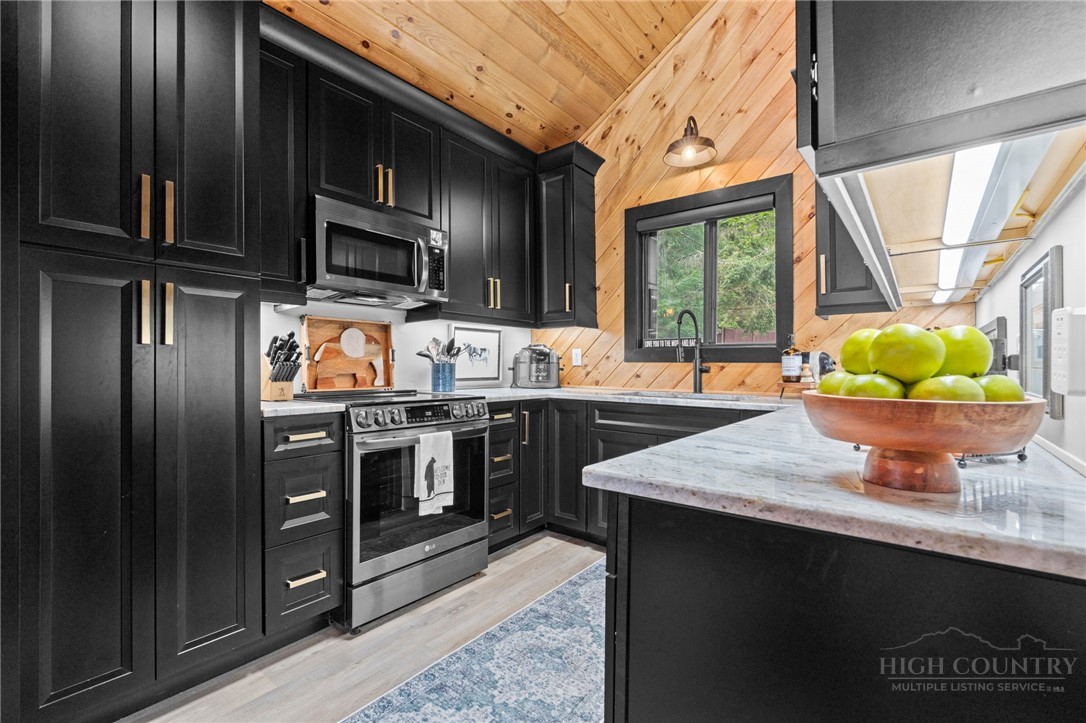 102 Spring Branch Road, Unit A Beech Mountain, NC 28604 - Photo 13 of 31