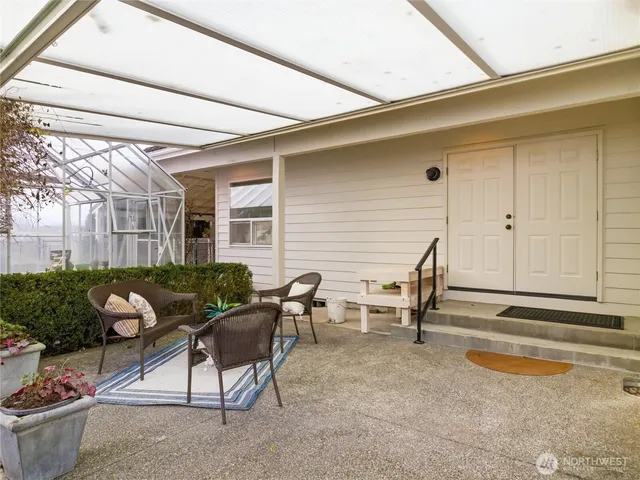 a garden view with a outdoor space