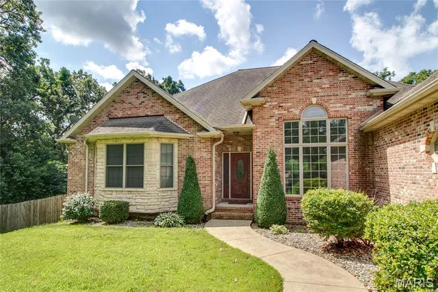 $560,000 | 1689 F S Road, Medora, IL 62063