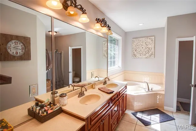 $560,000 | 1689 F S Road, Medora, IL 62063