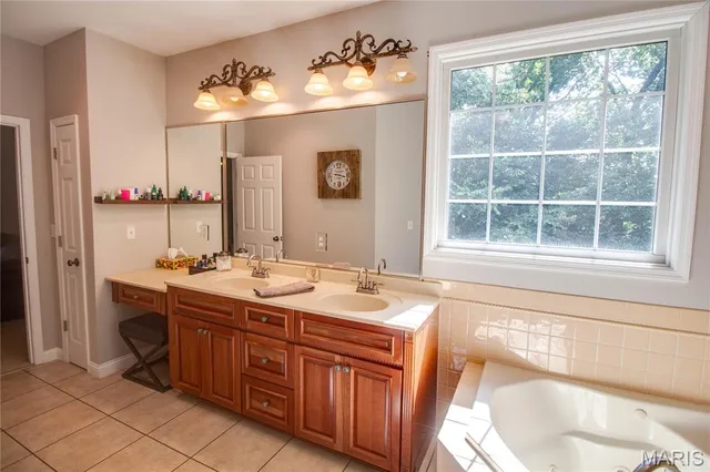 $560,000 | 1689 F S Road, Medora, IL 62063