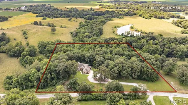 $560,000 | 1689 F S Road, Medora, IL 62063