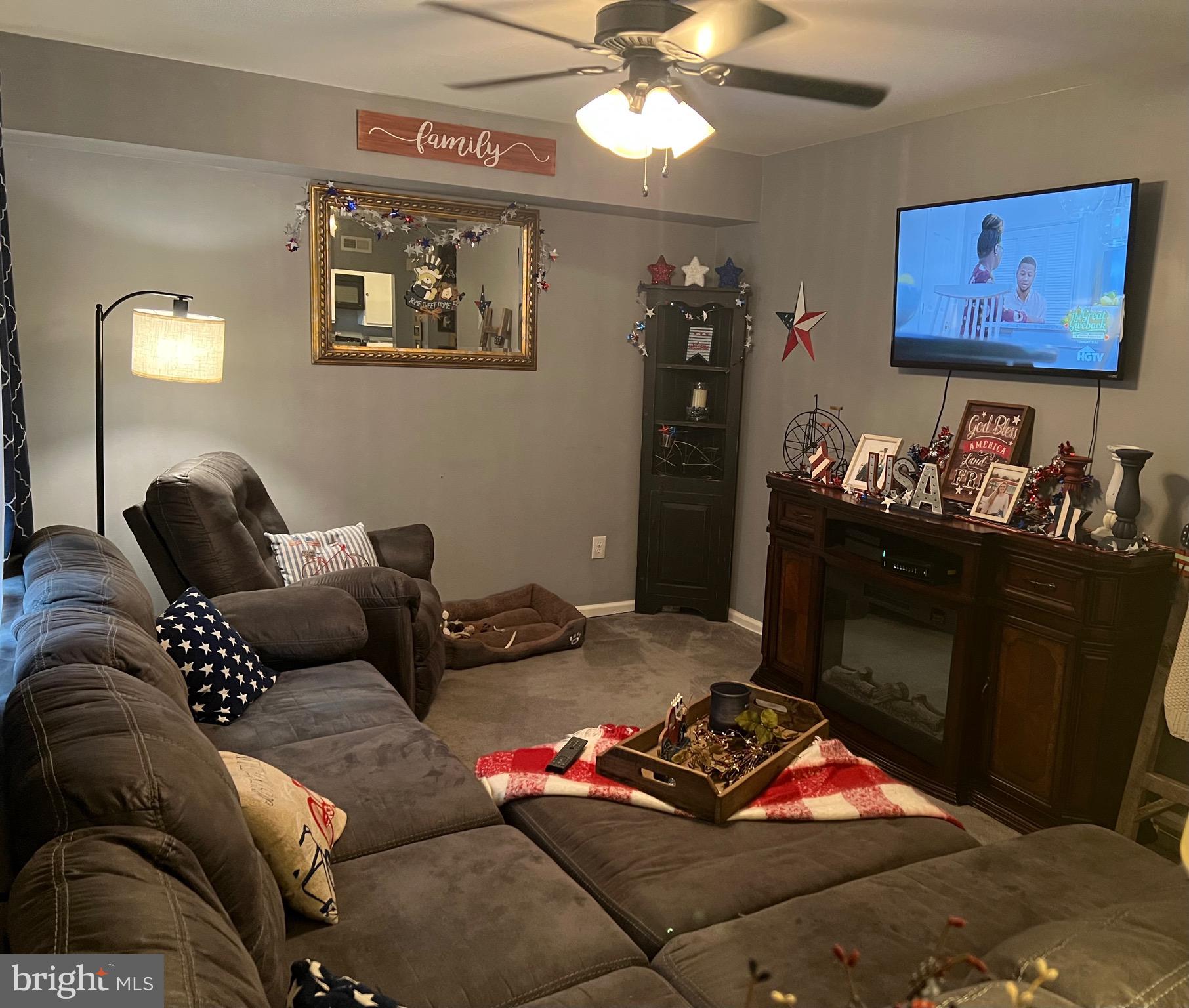 30 Dickenson Drive Sicklerville, NJ 08081 - Photo 6 of 29 Livingroom