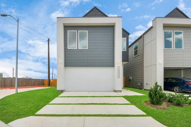 $389,000 | 3003 A Ventas Drive, Houston, TX 77047