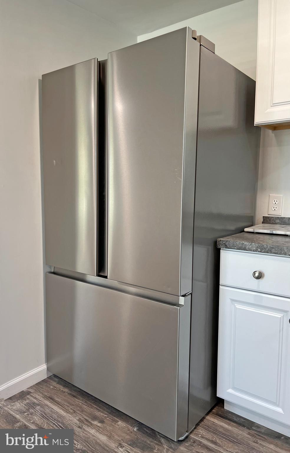 Fridge with Ice Maker
