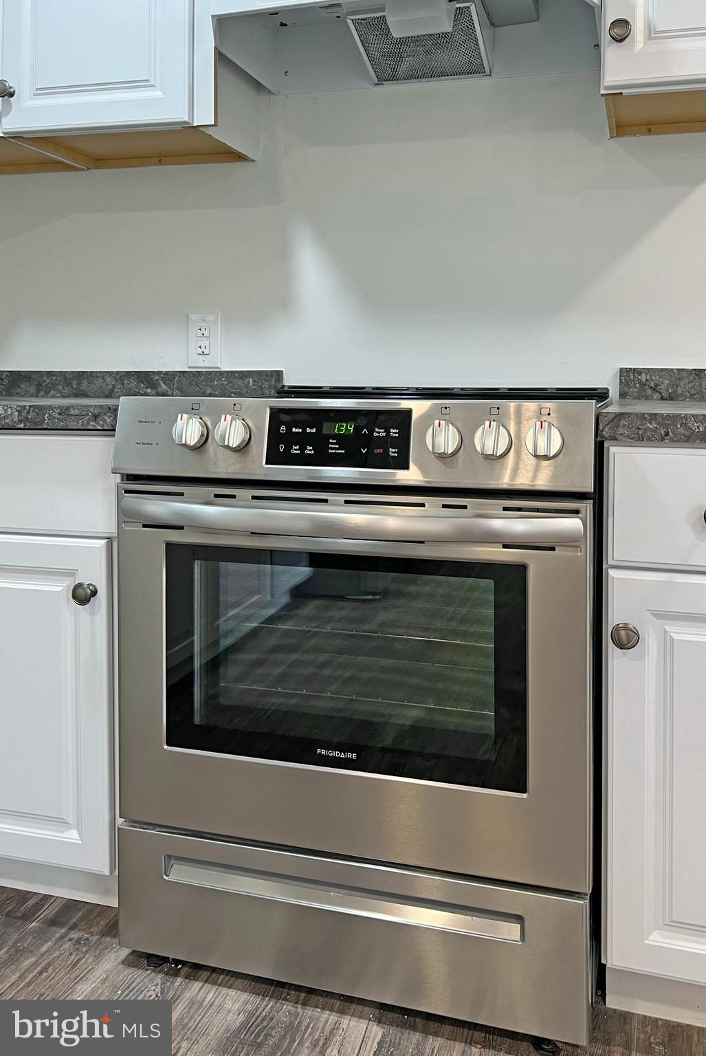 33943 Cedar Road, Unit 87 Lewes, DE 19958 - Photo 8 of 26 Electric Range with Range Hood