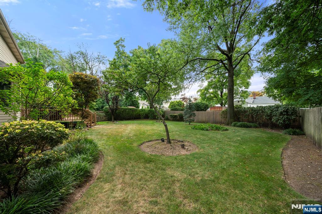 325 Cooper Place Paramus, NJ 07652 - Photo 29 of 31