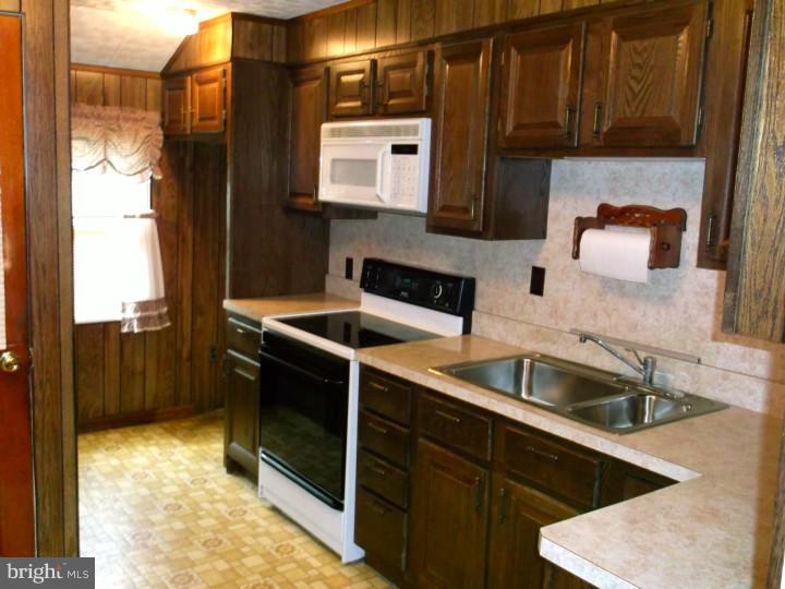 824 North 12th Street Reading, PA 19604 - Photo 8 of 22 Gallery Image 8