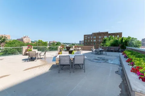 $150,000 | 4545 Wornall Road, Unit 400, Kansas City, MO 64111