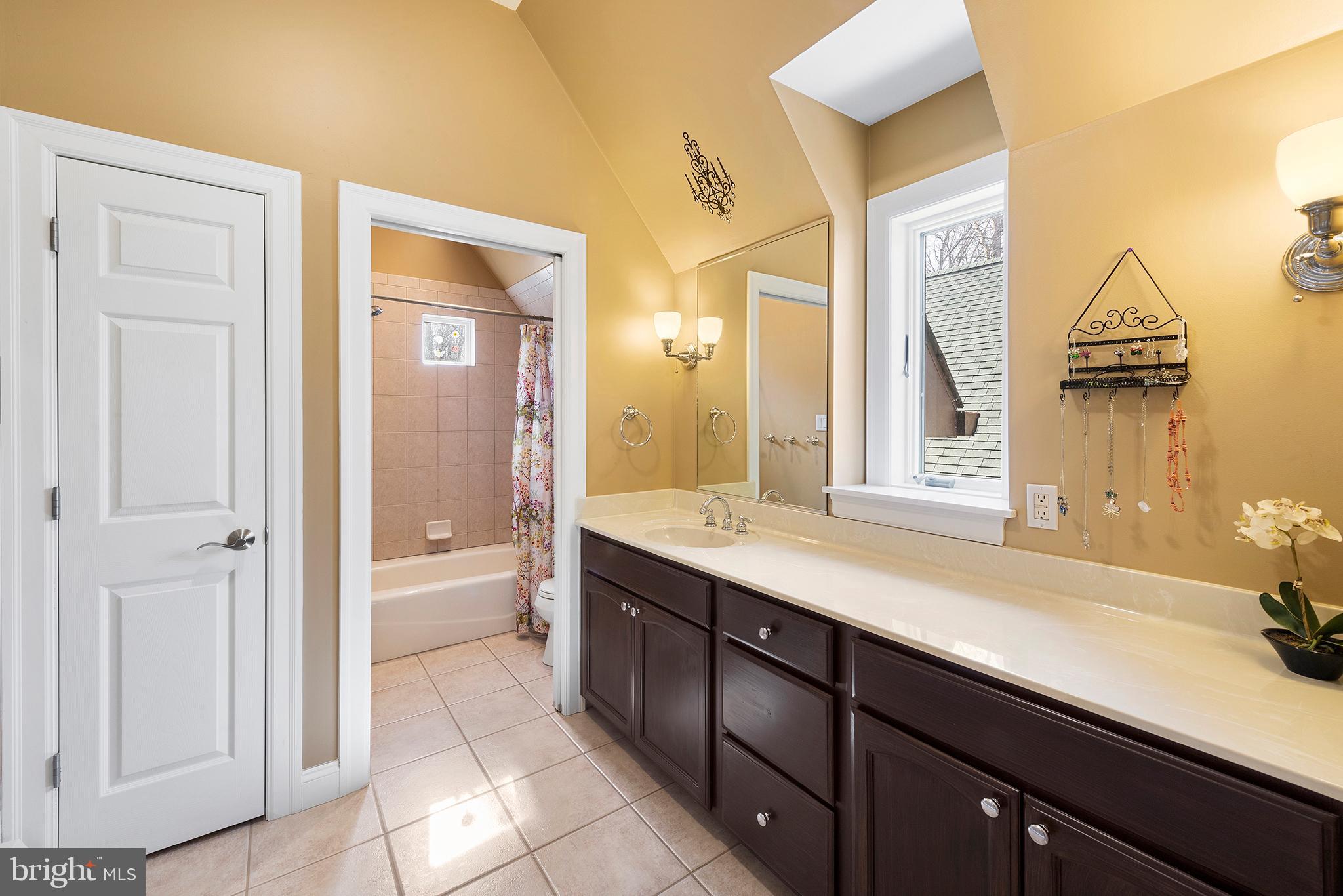 138 Smithtown Road Pipersville, PA 18947 - Photo 22 of 31 Hall Bath w linen closet and separate tub/toilet