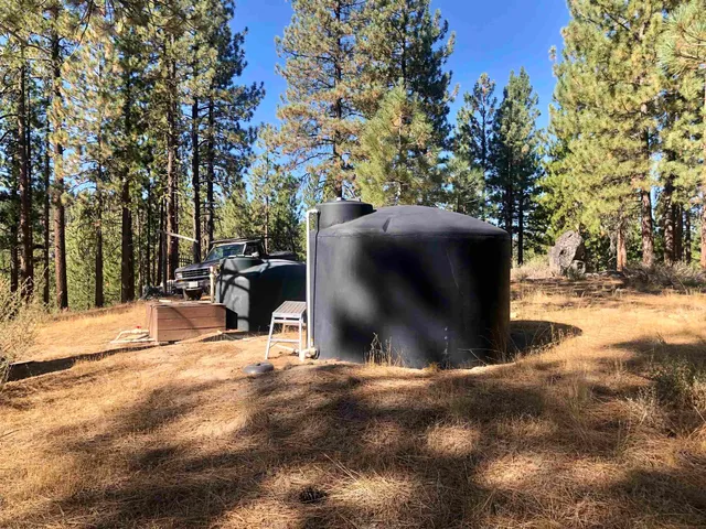 a view of a backyard of the house