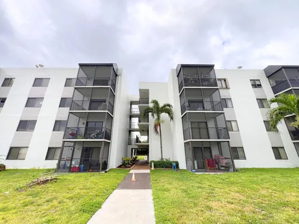 $1,950 | 3700 North Pine Island Road, Unit 408, Sunrise, FL 33351
