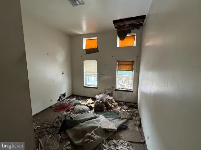 a view of entryway with workspace