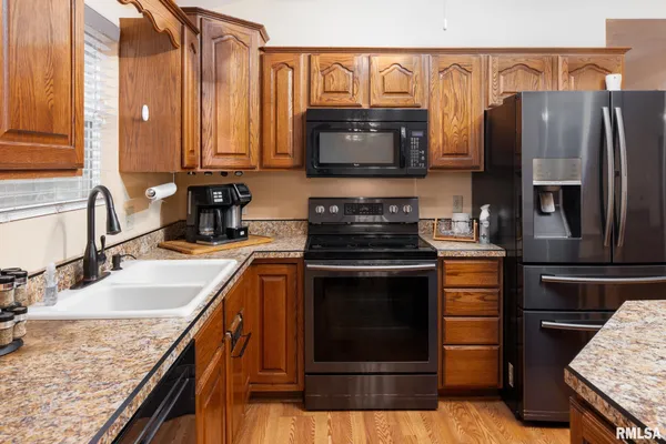 $279,900 | 4161 Lagrande Trace, Carterville, IL 62918