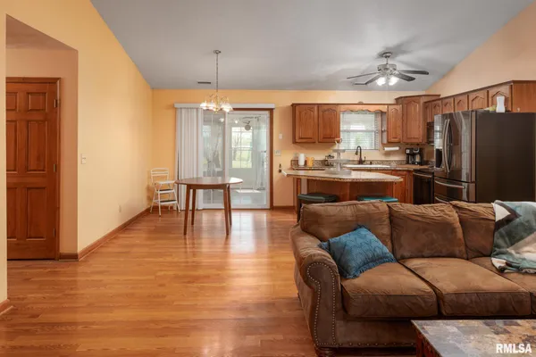 $279,900 | 4161 Lagrande Trace, Carterville, IL 62918