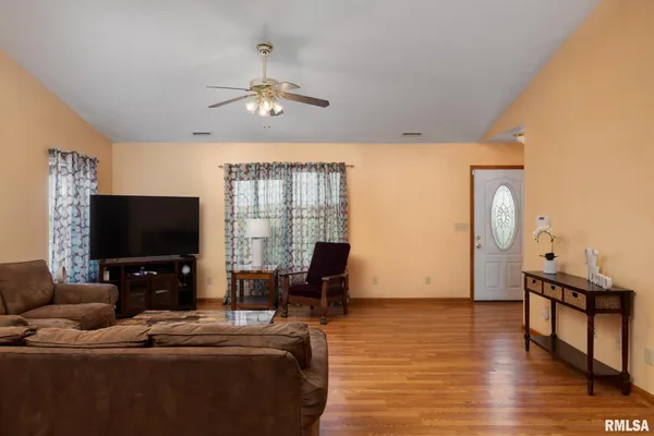 $279,900 | 4161 Lagrande Trace, Carterville, IL 62918