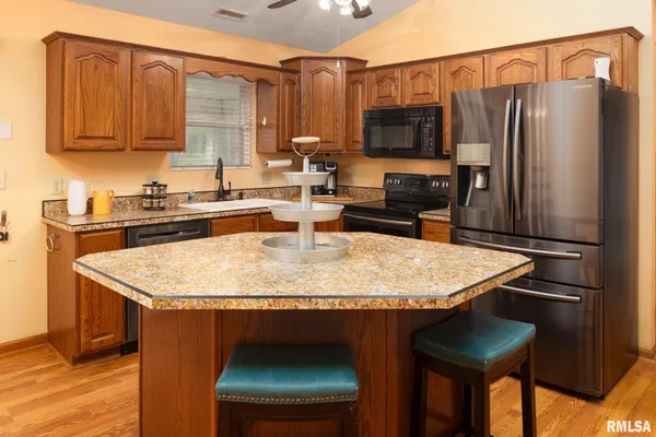 $279,900 | 4161 Lagrande Trace, Carterville, IL 62918