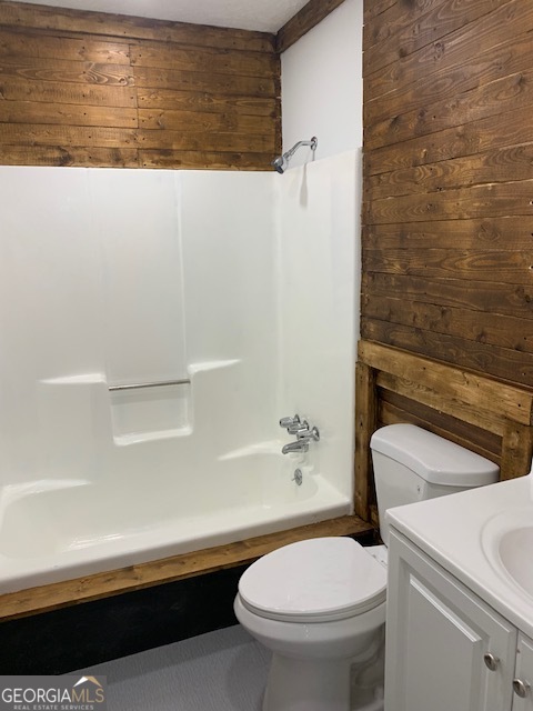 10167 Waterford Road Northeast Covington, GA 30014 - Photo 5 of 9 a bathroom with a toilet and a bathtub