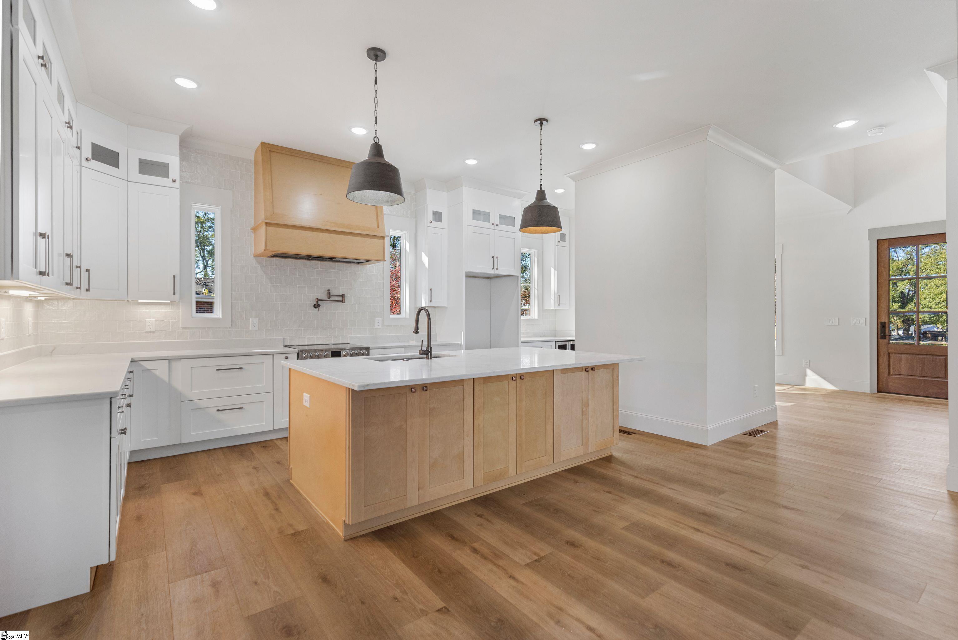 610 Lowndes Hill Road Greenville, SC 29607 - Photo 11 of 24 Gallery Image 11
