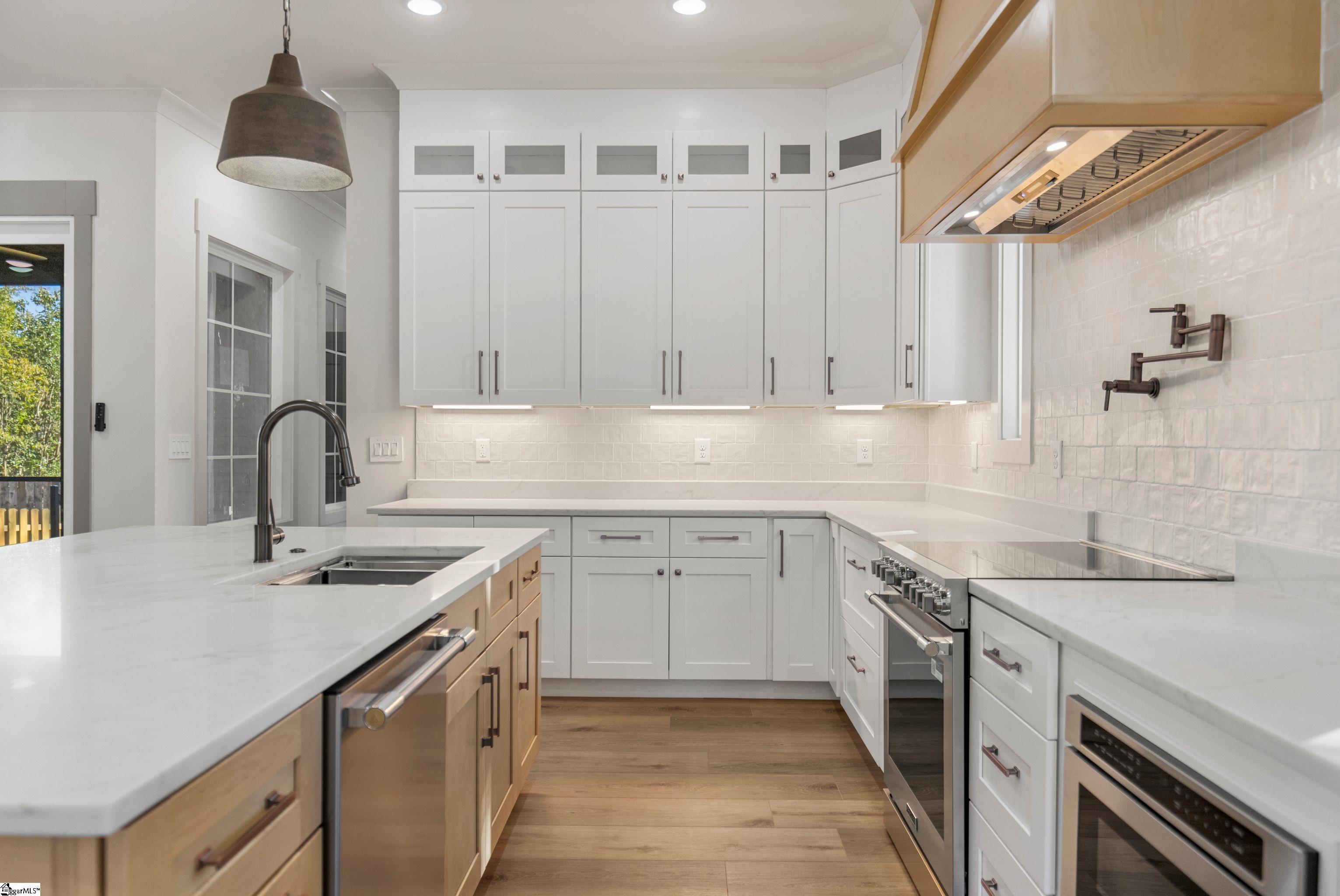 610 Lowndes Hill Road Greenville, SC 29607 - Photo 12 of 24 Gallery Image 12
