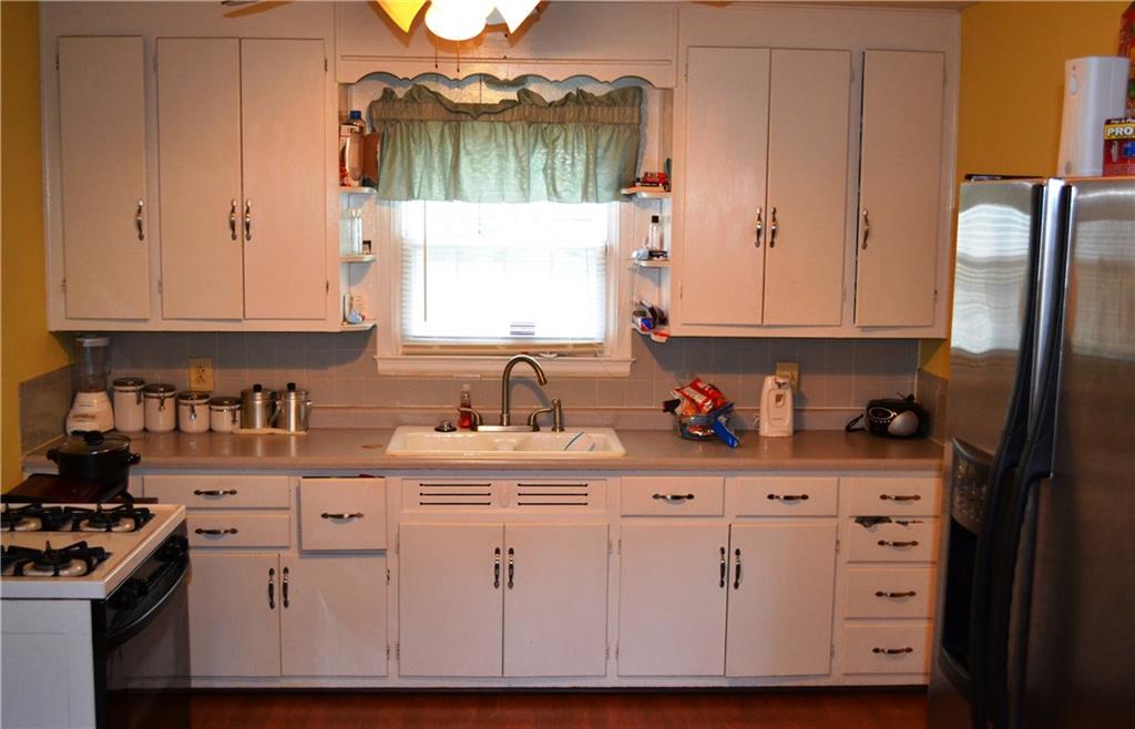 921 North Franklin Road Indianapolis, IN 46219 - Photo 5 of 11 Gallery Image 5