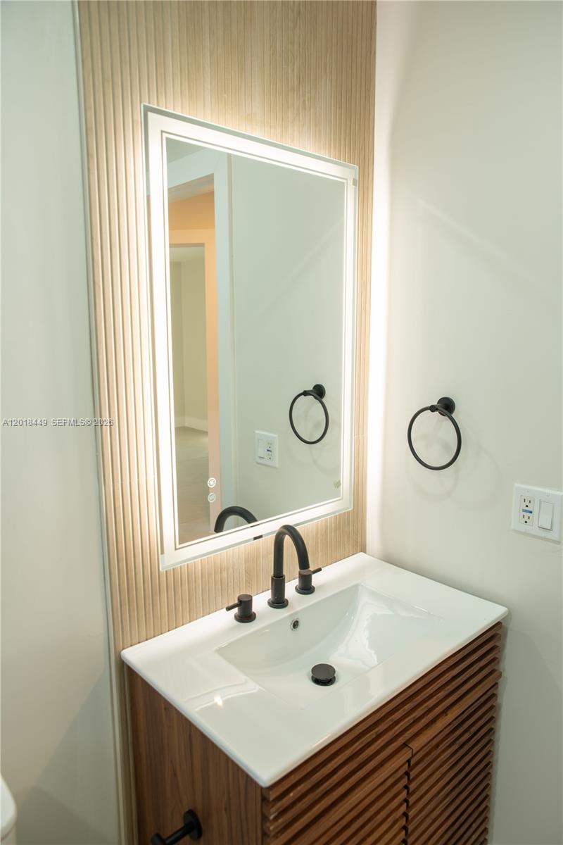 3983 Southwest 2nd Street Miami, FL 33134 - Photo 12 of 22
