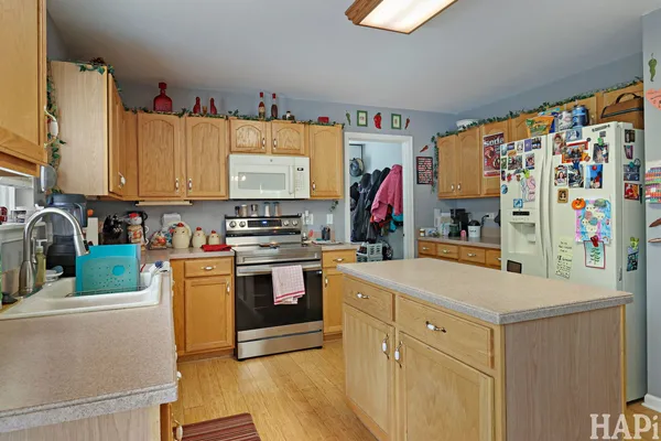 $465,000 | 1909 Hemlock Drive, McHenry, IL 60050