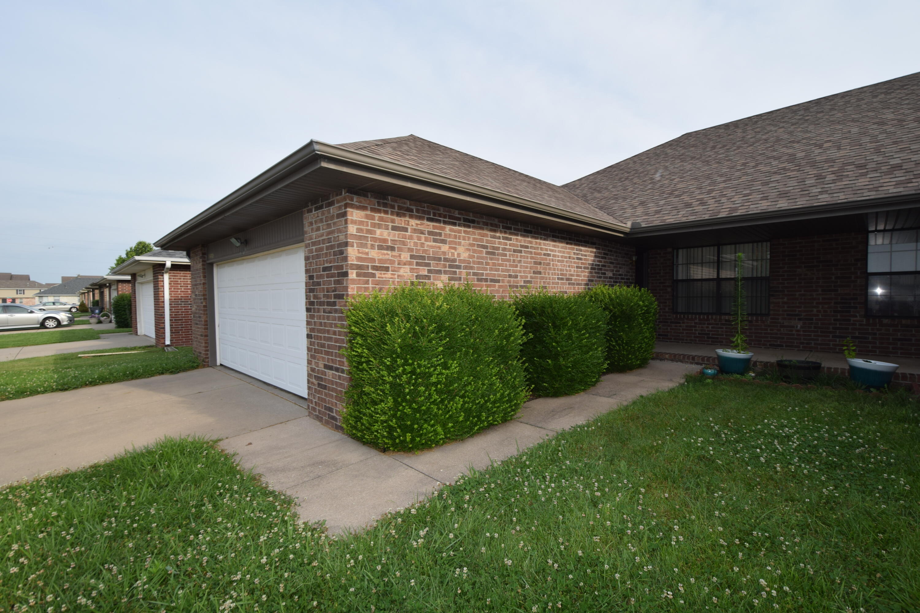 2799-2805 West Silverleaf Street Springfield, MO 65807 - Photo 1 of 1 Front