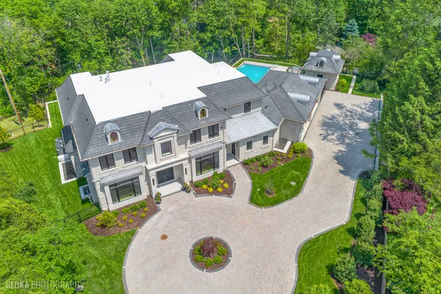 $7,888,000 | 219 Lincoln Drive, Glencoe, IL 60022