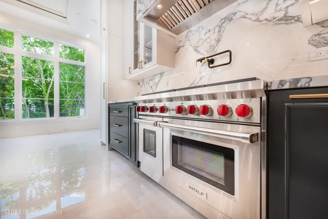 $7,888,000 | 219 Lincoln Drive, Glencoe, IL 60022