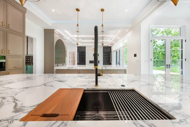 $7,888,000 | 219 Lincoln Drive, Glencoe, IL 60022