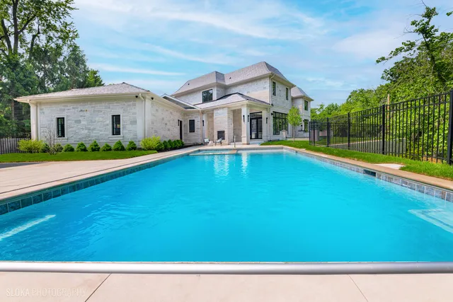 $7,888,000 | 219 Lincoln Drive, Glencoe, IL 60022