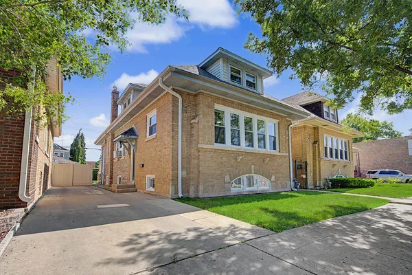 $529,900 | 4945 West Addison Street, Chicago, IL 60641