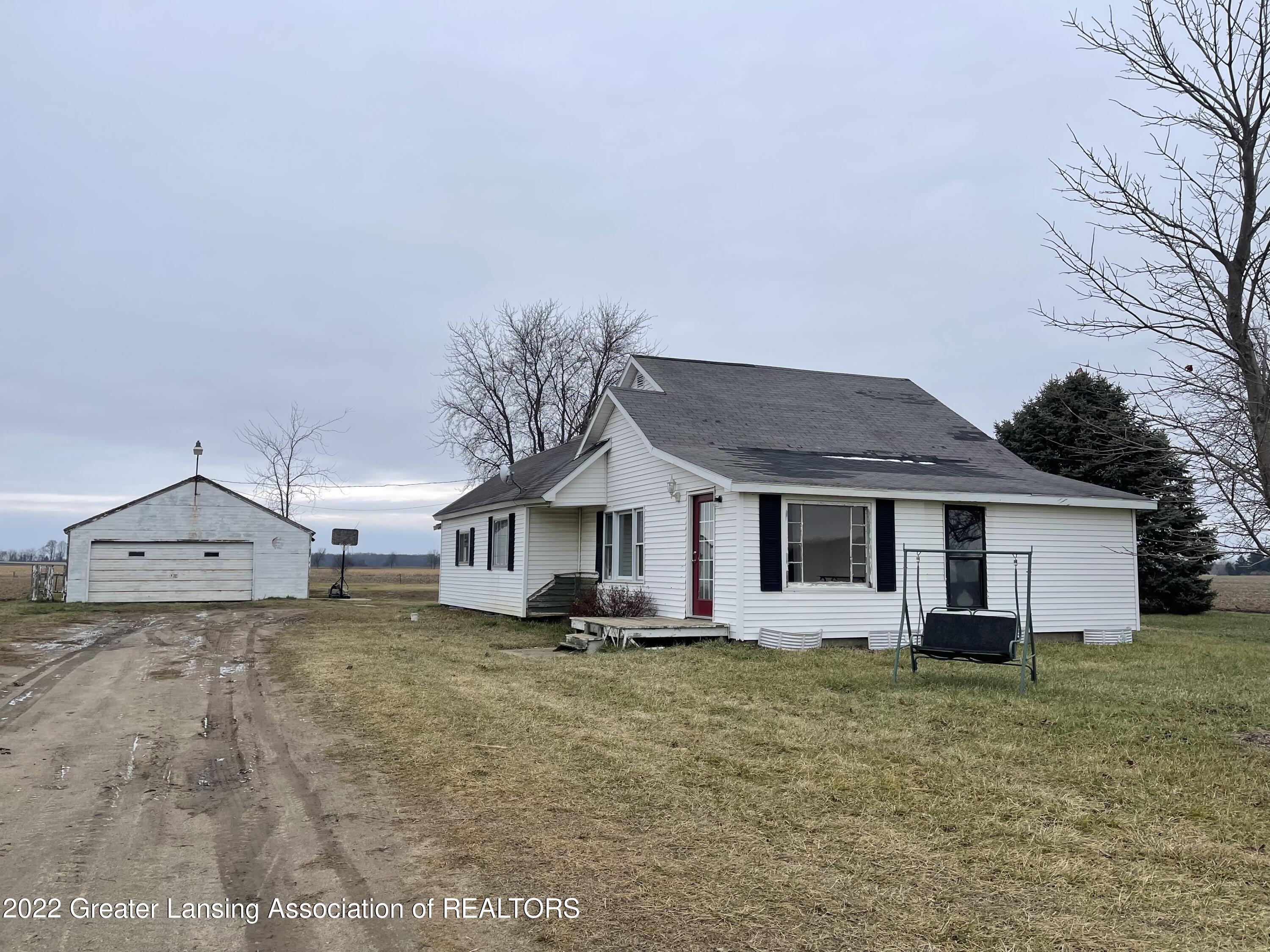 2289 East Hayes Road Ithaca, MI 48847 - Photo 1 of 20 2289 E Hayes Road