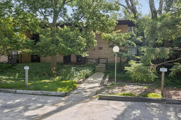 $175,000 | 1607 Maple Terrace, Unit 2C, Lisle, IL 60532
