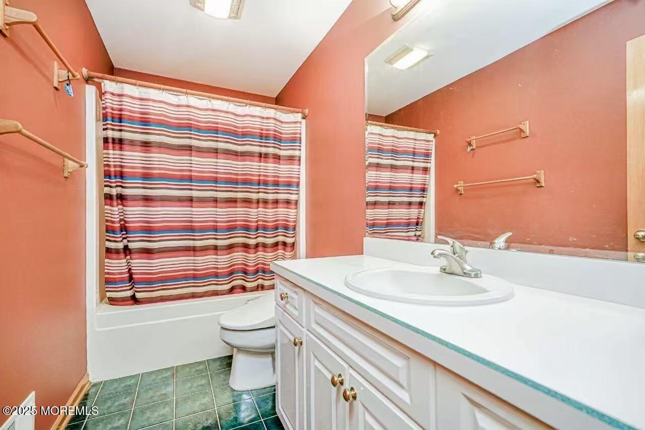 100 Five Points Road Freehold, NJ 07728 - Photo 21 of 43 5ef015af2de01d59a5df2eaaa90b333e