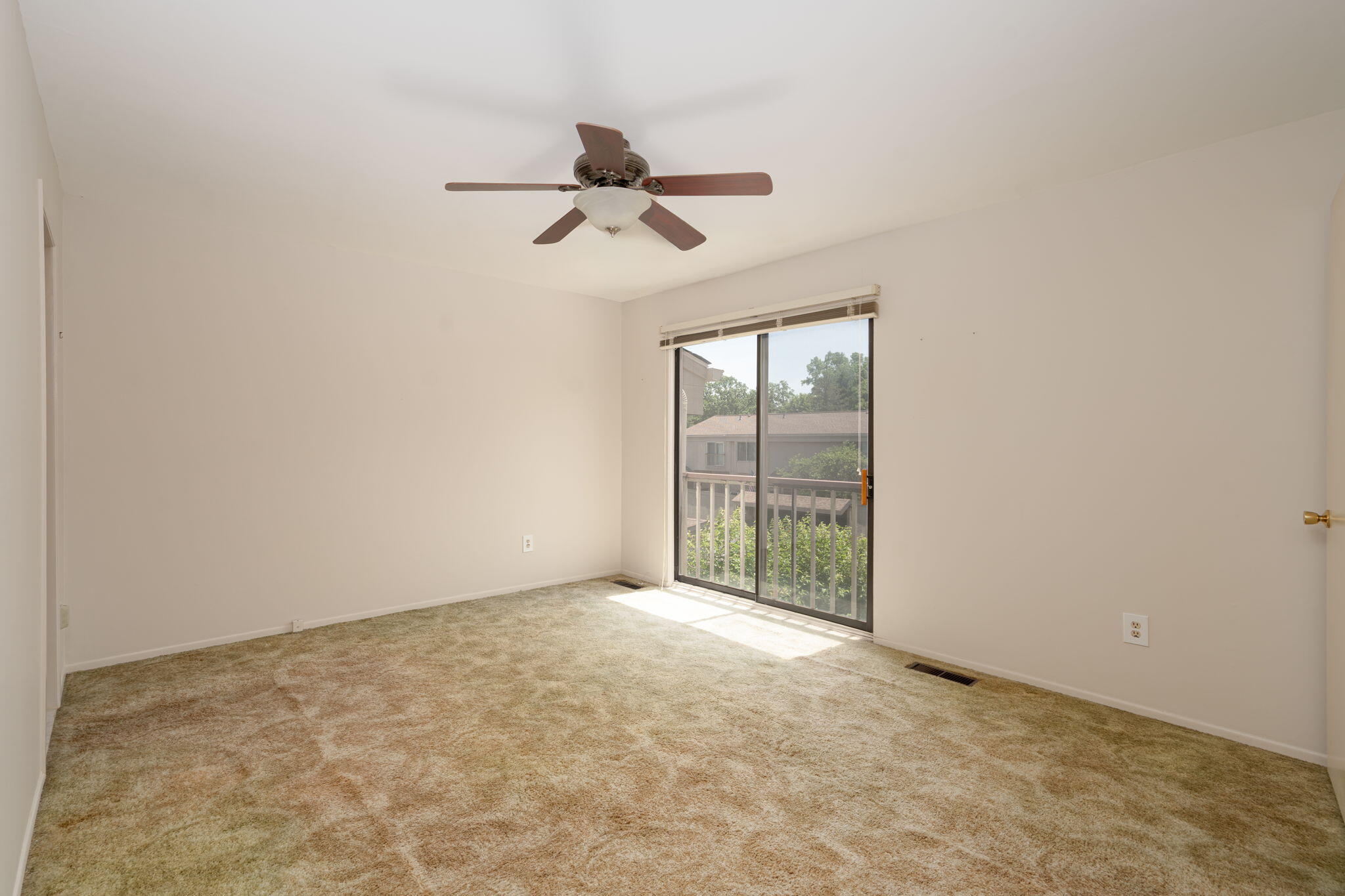 669 Oakbrook West Rochester Hills, MI 48307 - Photo 13 of 26 23-web-or-mls-interiors-16