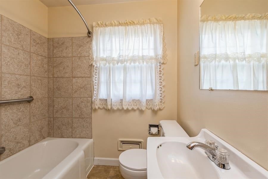 1510 Center Point Road Northeast Cedar Rapids, IA 52402 - Photo 10 of 19 Gallery Image 10