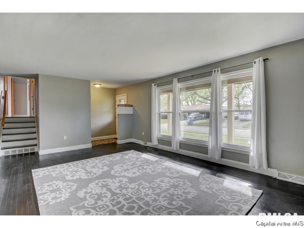 8 Glen Aire Drive Springfield, IL 62703 - Photo 2 of 25