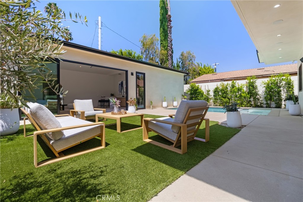 15721 Addison Street Encino, CA 91436 - Photo 32 of 69
