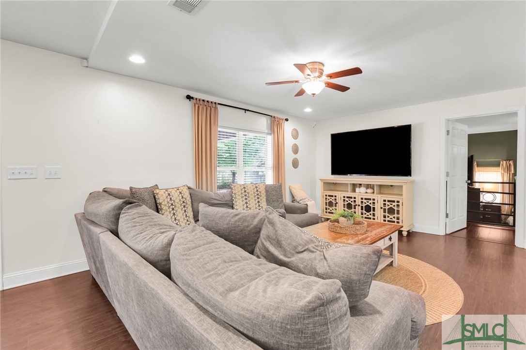 426 Shellie Helmey Road Guyton, GA 31312 - Photo 8 of 41 Living Room